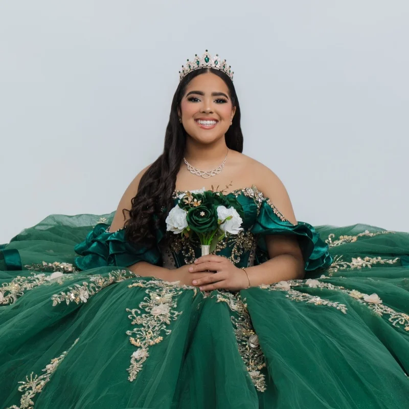 

Dark Green Quinceanera Dress off-shoulder Glitter 3D Flower Decal Layering Long tail Bow vestidos de 15 Quinceanera ﻿Customize
