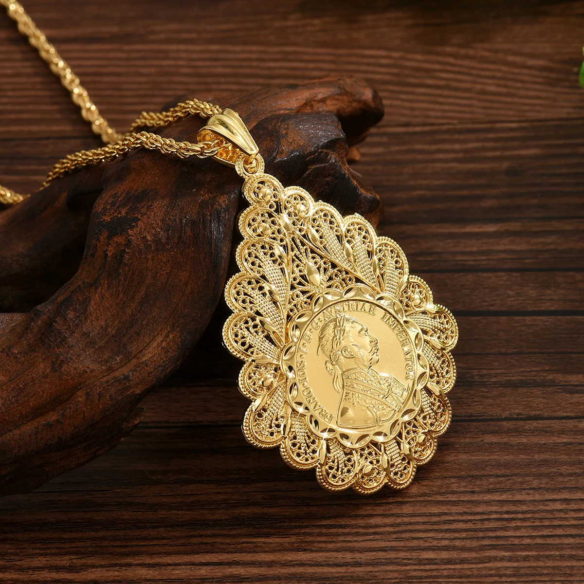 

European Fashion Gold Necklace With Napoleon Pattern Pendant, Metal Plated With Gold, 60cm Twisted Chain, Hip-hop Style Necklace