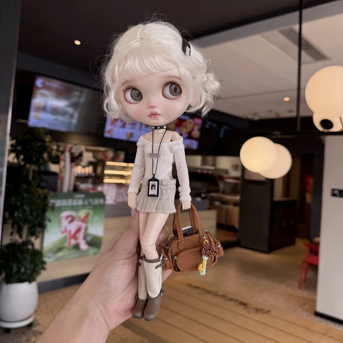 

Одежда для куклы Блайт 30 см: модный универсальный белый вязаный топ с длинными рукавами + комплект с плиссированной юбкой цвета хаки для куклы Блайт OB24