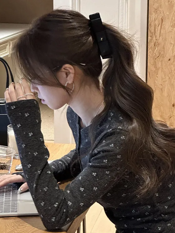 

Женская модная футболка Rixo: серая, с цветочным принтом, длинным рукавом, приталенная, весенняя новинка, повседневная базовая модель