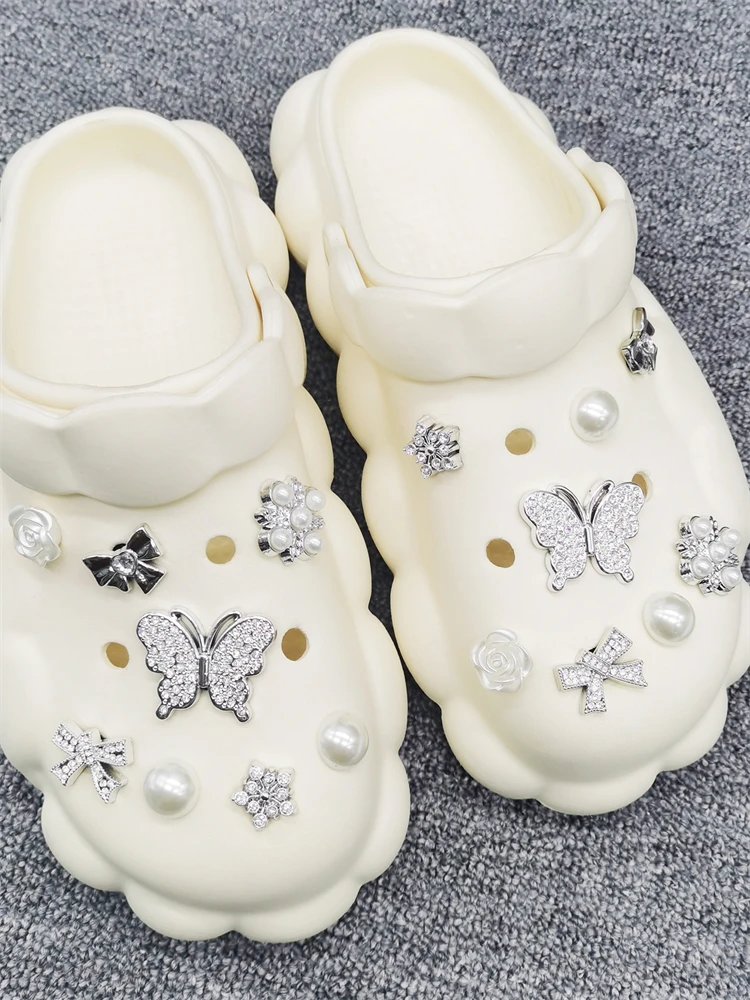 16-teiliges Set Glitzernde Silberne Schmetterling-Schuhcharms aus ABS, Schleifen- und Blumen-Schuhclips, DIY-Dekorationen für Clogs – Detail 8