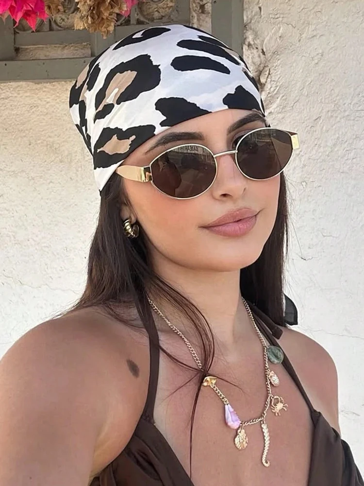 Neue Leopard Print Taschentuch Weiche Satin Hijab Schal Für Frauen Bandana Kopf Haar Schals Platz Haarband Neck Schals Damen