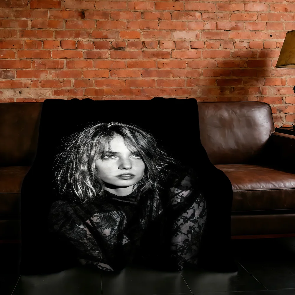 Blanket Model Super Warm Comfortable Plush M-Maya Throw Blanket Child Home Sofa Hawke Actor Bedroom Gift