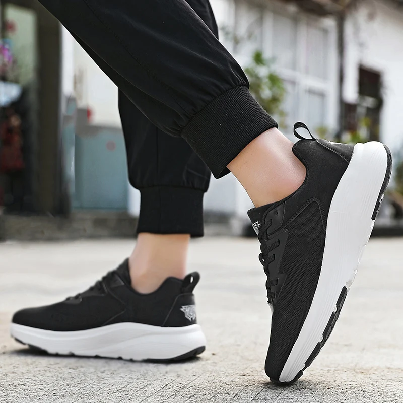 Sepatu olahraga kasual unisex fashion empat musim baru nyaman outdoor anti selip penambah tinggi bernapas sepatu lari