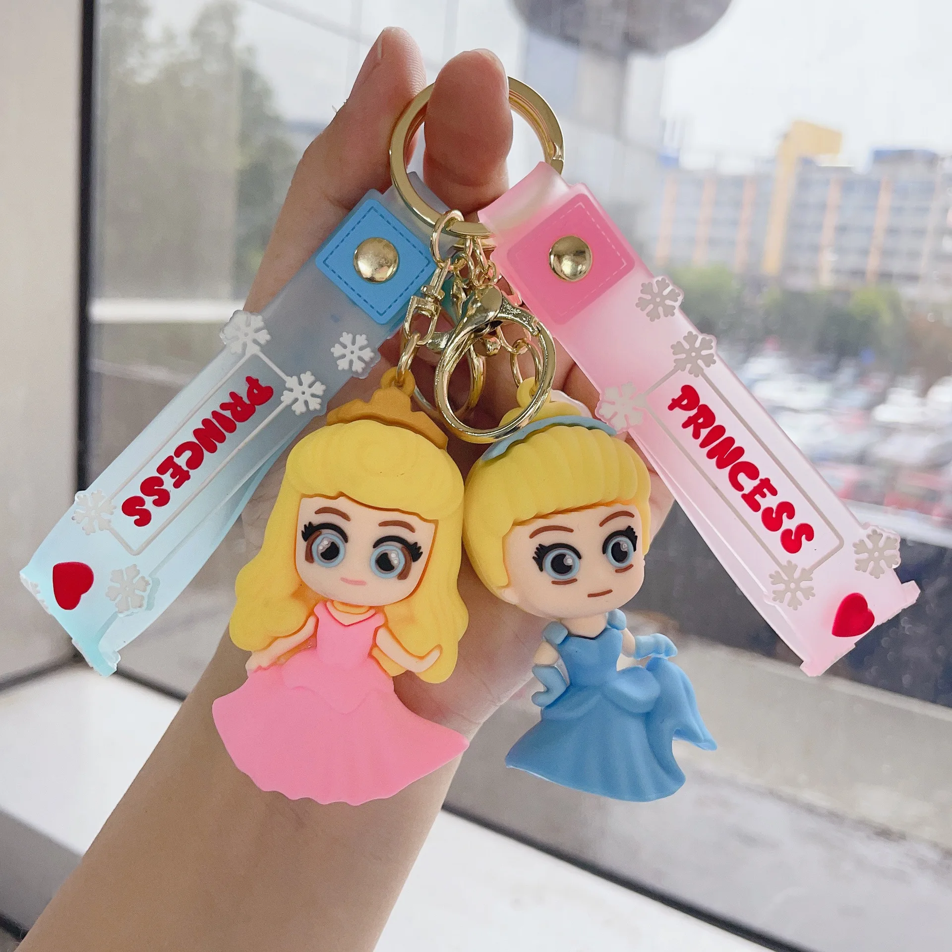 ディズニープリンセスのアクションフィギュア,白雪姫,ラペル