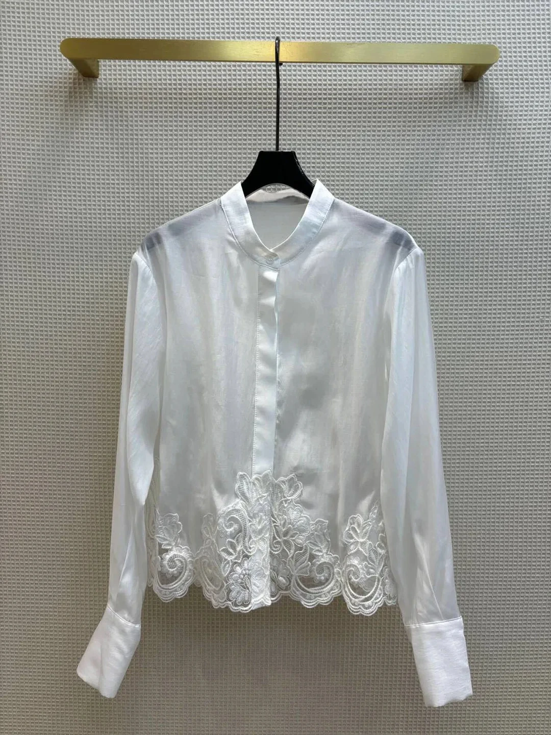 

2024 New Spring Fashion Lace Embroidery Floral White Cotton Shirt Women Stand Collar Long Sleeve Elegant T-shirt Designer Tops