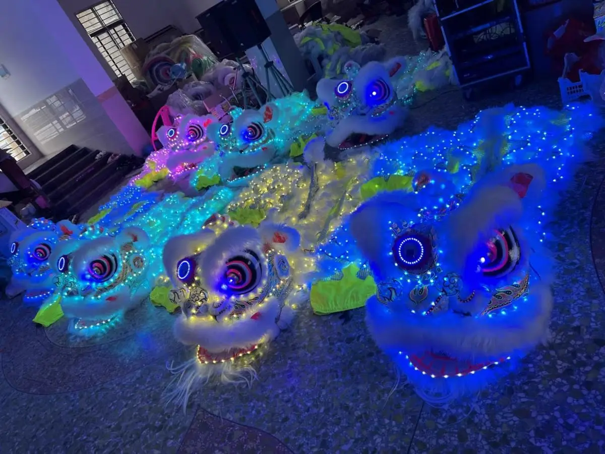 Accessoires de danse du lion double avec lumière LED, performance de parc d'attractions, danse du lion traditionnelle chinoise