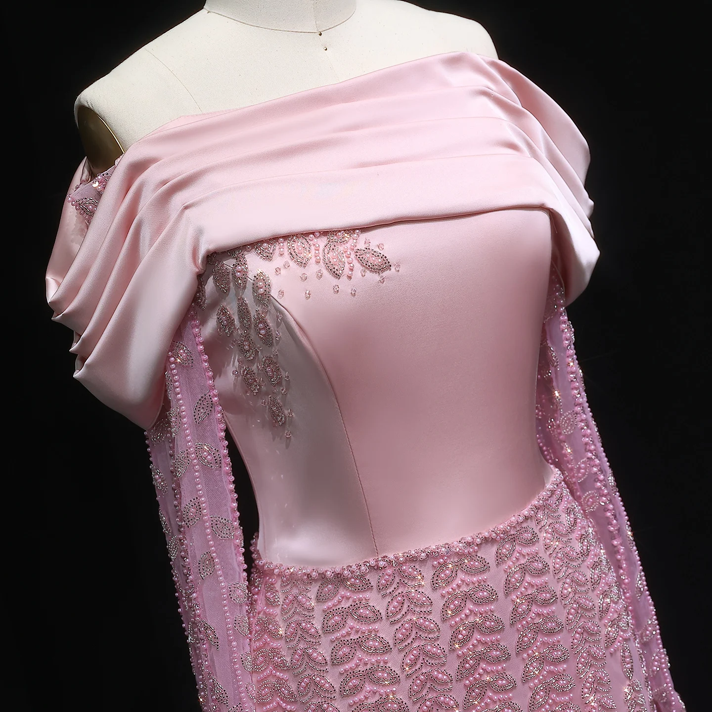 Sharon Said Abendkleid Luxuriöses Etuikleid Dubai Schulterfreies Langarm-Kleid mit Drapierung Arabisches Formelles Hochzeits- und Partykleid SS695 Maßanfertigung – Detail 13