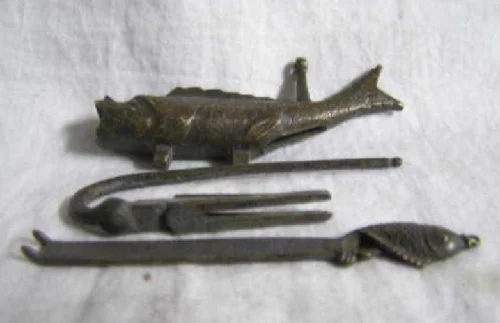 

old Chinese bronze fish lock and key, working