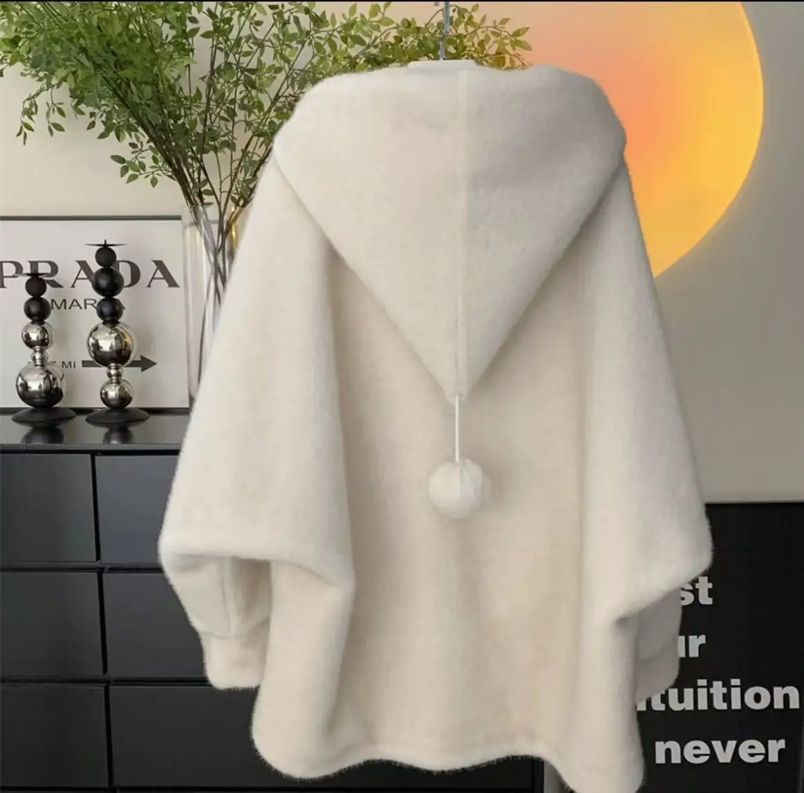 Cappotto in peluche di visone imitazione medio lungo spesso con cappuccio da strega con pelliccia integrata, pelosa ed ecologica per