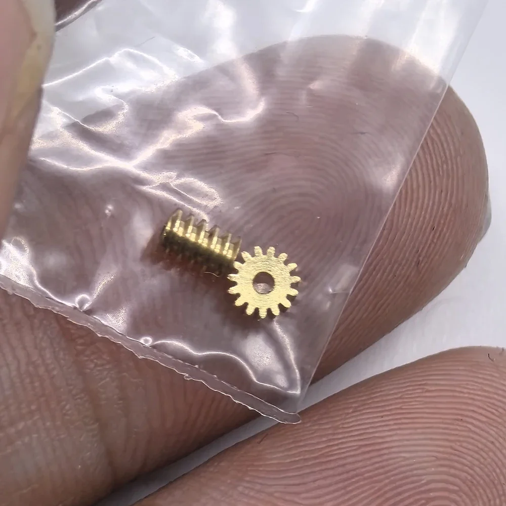 0.2M 15T 0.8/1.0mm Foro dell'albero Apertura Rame Metallo Ottone Set di ingranaggi di riduzione a vite senza fine Piccolo riduttore Modifica statica 1:87