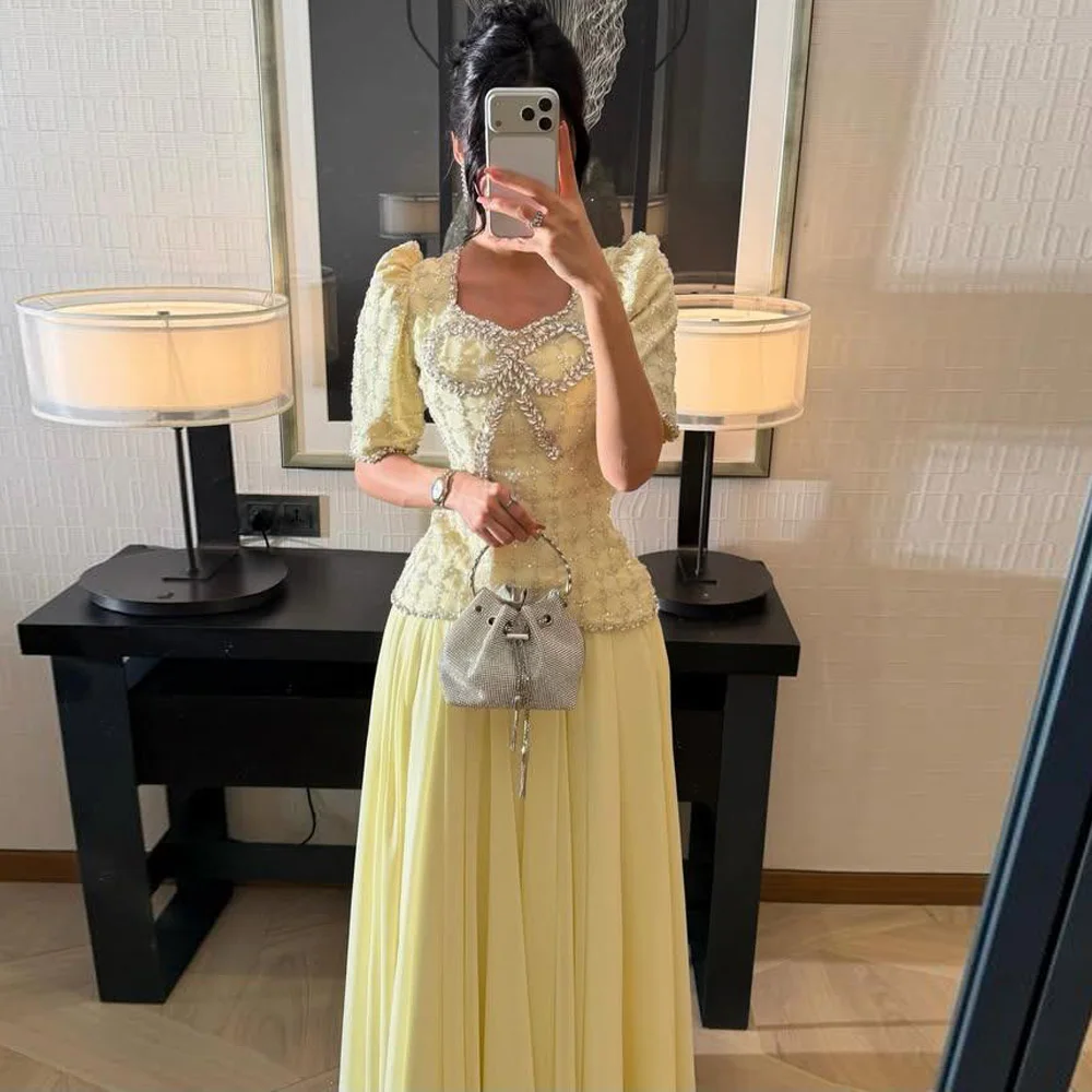 Maßgeschneidertes modernes Kristall-Abschlussballkleid mit kurzen Ärmeln, gelbe A-Linien-Maxikleider für Damen, mit Perlen verziertes Hochzeits- und Partykleid