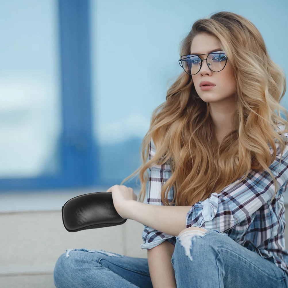 

Portable Ski Goggles Case Heavy Duty Snow Goggles Container with Zipper Secure Fit Impact Resistant Compact Design for Travel