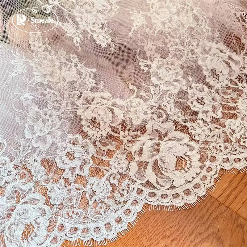 3MX65CM Breite. Französischer Spitzenstoff mit großer Blumenbordüre. Stoff für Couture-Brautkleider. DIY-Nähzubehör. – Detail 2