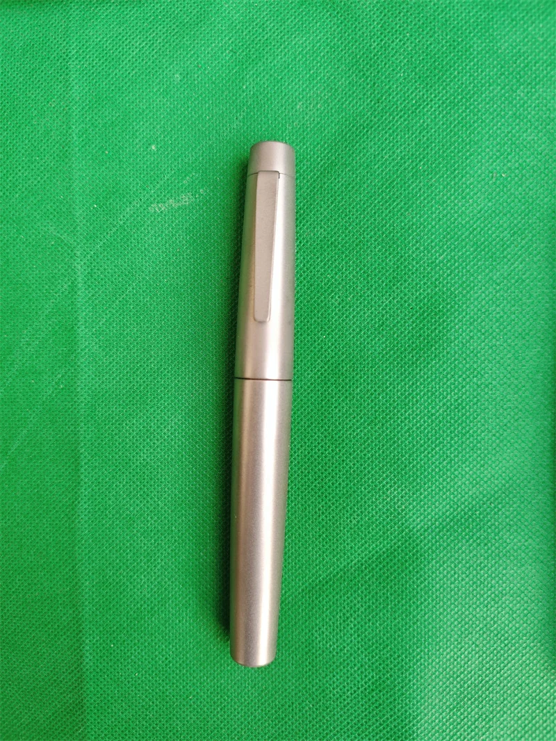 Nieuwe enorme grote titanium volledig metalen vulpen Jinhao NO.8 penpunt mat zilver zakelijk schrijven glad kantoorcadeau