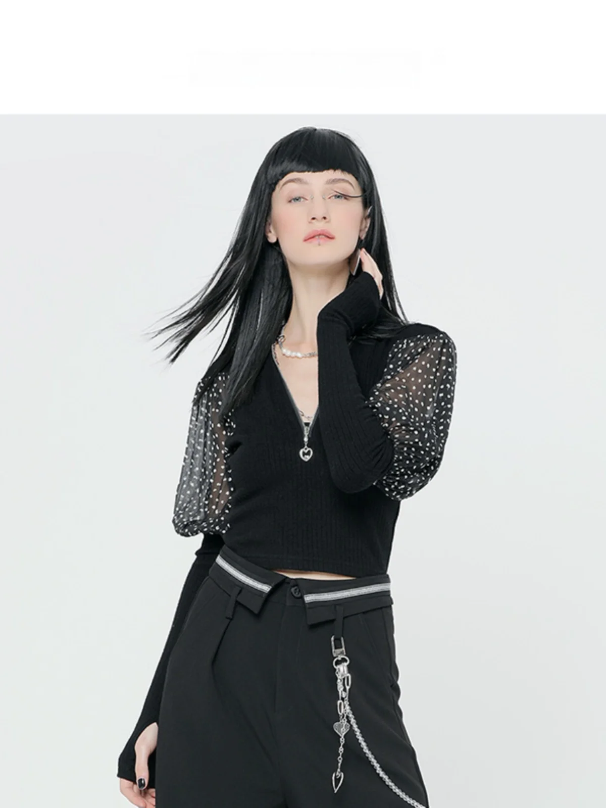 

Napa Autumn 2023 Women's Knitted Top ort Long Sve V-Ne Hollow out Slim Fit Bla Design Sense Street Sle Faion