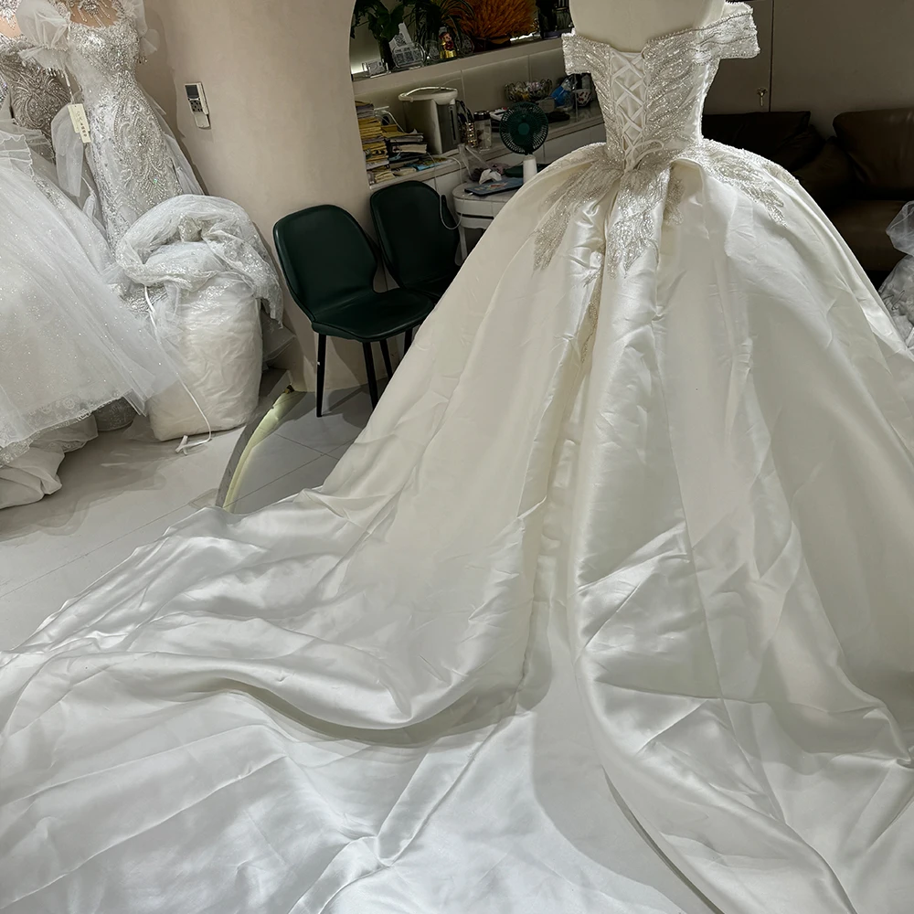 Customized Sparkling Crystal Luxury Dubai Ball Gown Bride Dress Satin Princess Arabic Wedding Gowns DW0020