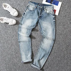 Włoski styl modne dżinsy męskie światło Retro niebieski Slim Fit porwane jeansy męskie spodnie w stylu Vintage Casual Designer spodnie dżinsowe Hombre