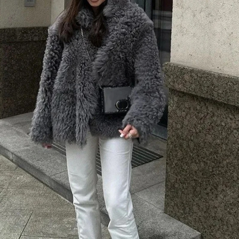 Fall/winter 2025 Loose Padded Artificial Lamb Wool Coat Casual Women's Coat