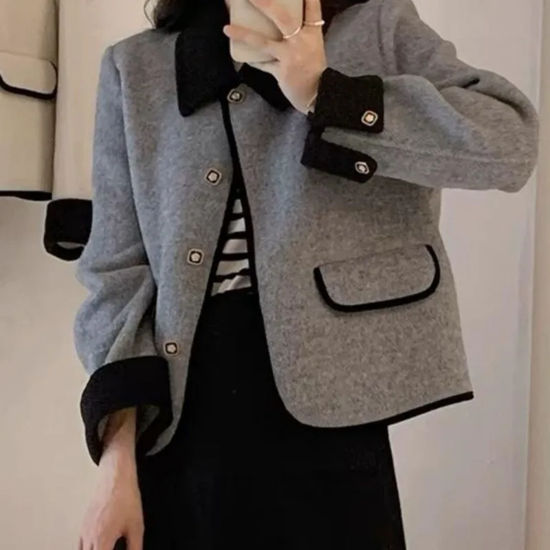 2025 Nuovo cardigan lavorato a maglia corto autunno inverno Cappotto in puro colore stile francese Capispalla di alta qualità per donna