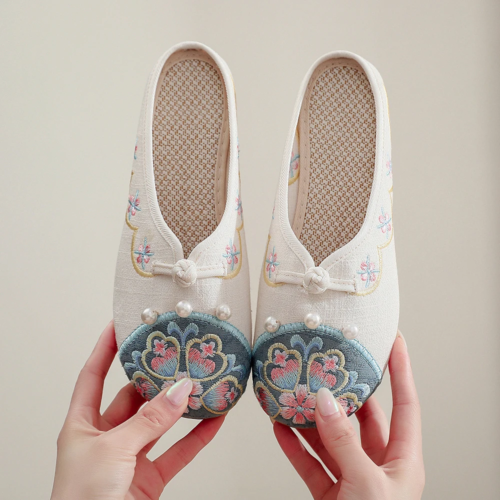 Veowalk Women Soft Cotton Fabric Embroidered Closed Toe Slippers Retro Ladies Casual Comfortable Mules Home/Outside Shoes