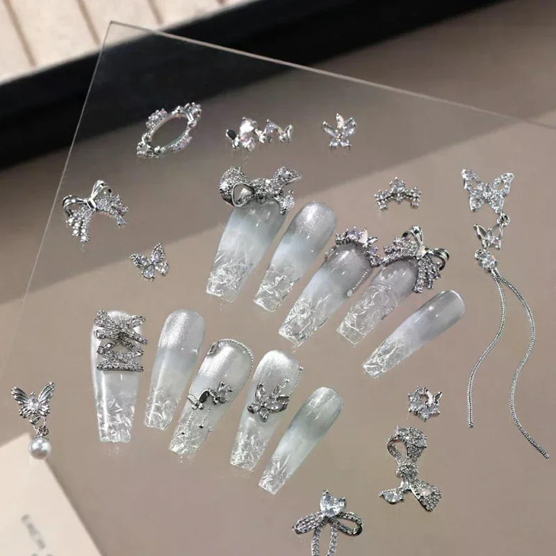 Nuevos accesorios para uñas con diamantes de imitación de circonio y mariposa, cadena de pajarita con diamantes de imitación brillantes, decoración de uñas francesa de lujo
