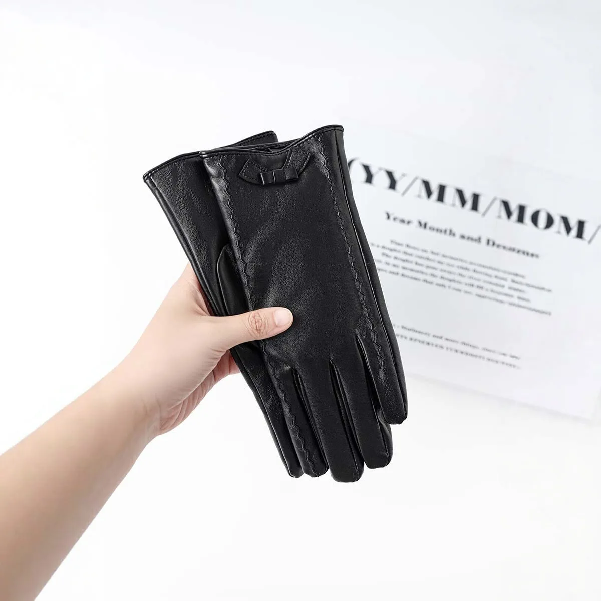Autumn and Winter New PU Leather Cycling and Driving Windproof and Warm Gloves for Both Men and Women Fashionable Items