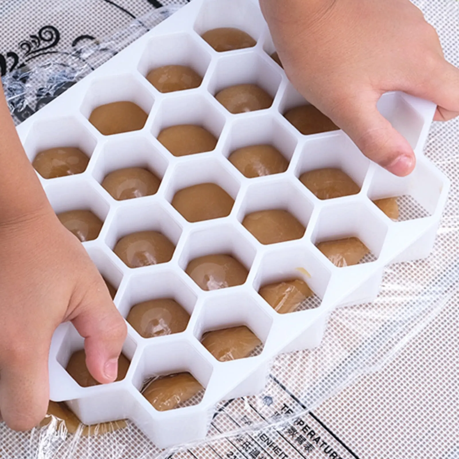 Honeycomb Divider Dumpling Pastry Divider,Pasta Filling Dough Equalizing Cutter,Dough Divider Multi Hole Dough Cutter