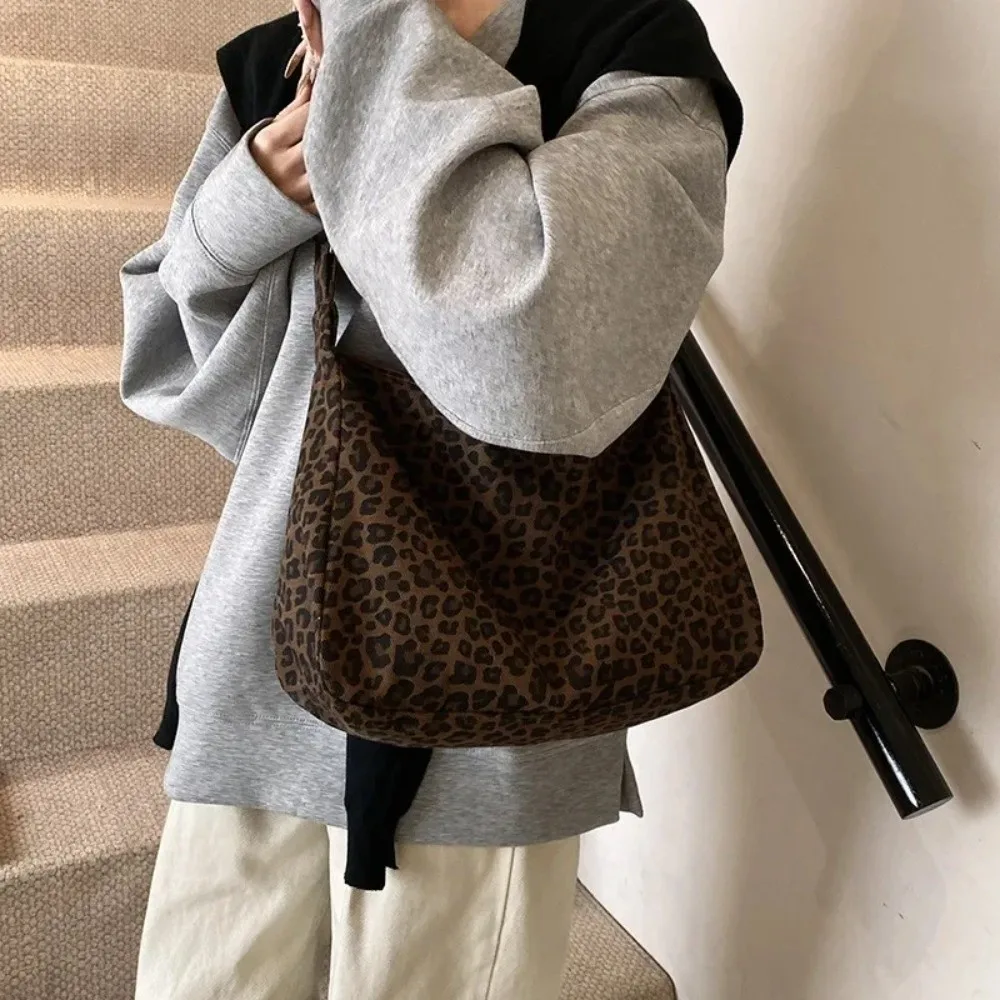 Trendy Casual Soft Textile Women's Shoulder Bag Large Capacity Leopard Print Female Retro Crossbody Bag For Commute Outings - view 4
