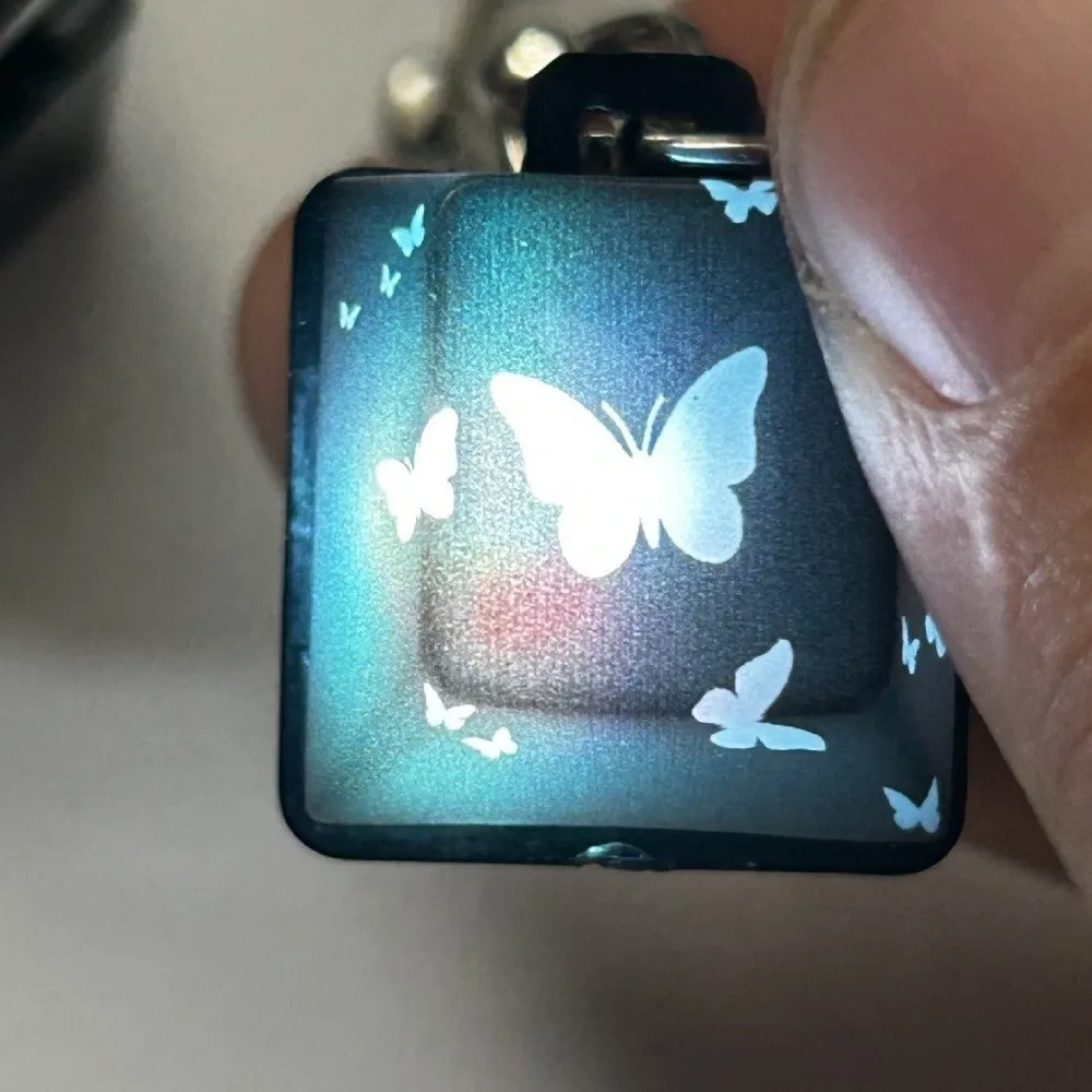 Decompressione 4 tasti Pulsante Keycap Portachiavi Tappi tastiera Pulsante brillante Keycap Passa il tempo Sollievo dallo stress Clicker Giocattolo Regalo