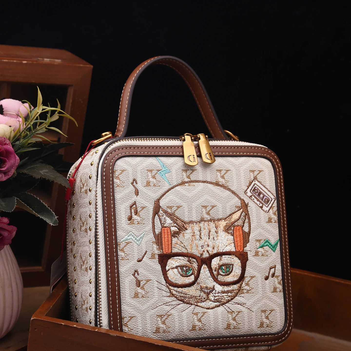 

Retro and Classic Cartoon Cat Embroidery Handheld Box Bag Women Newly Trendy and Luxury Designer Bags with Letter Printing