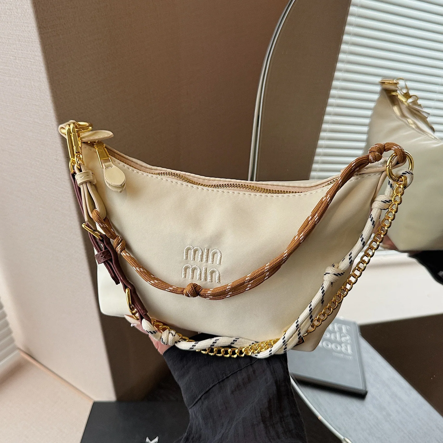 

Сумка через плечо Color Block Surf Rope, сумка-тоут Boxy Lunch 2026, регулируемая пляжная сумка для женщин, повседневная и стильная