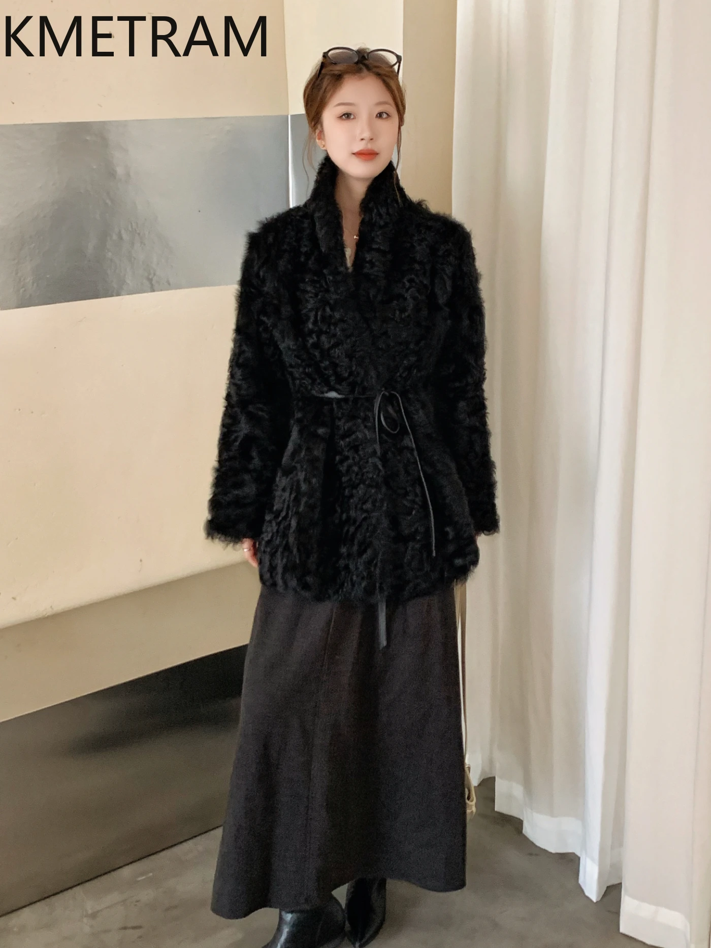معطف فرو طبيعي من KMETRAM من جلد الغنم Xiaohu مع صوف مرفق مزدوج الوجه عالي الجودة على طراز هيبورن 2025 سترة شتوية للنساء