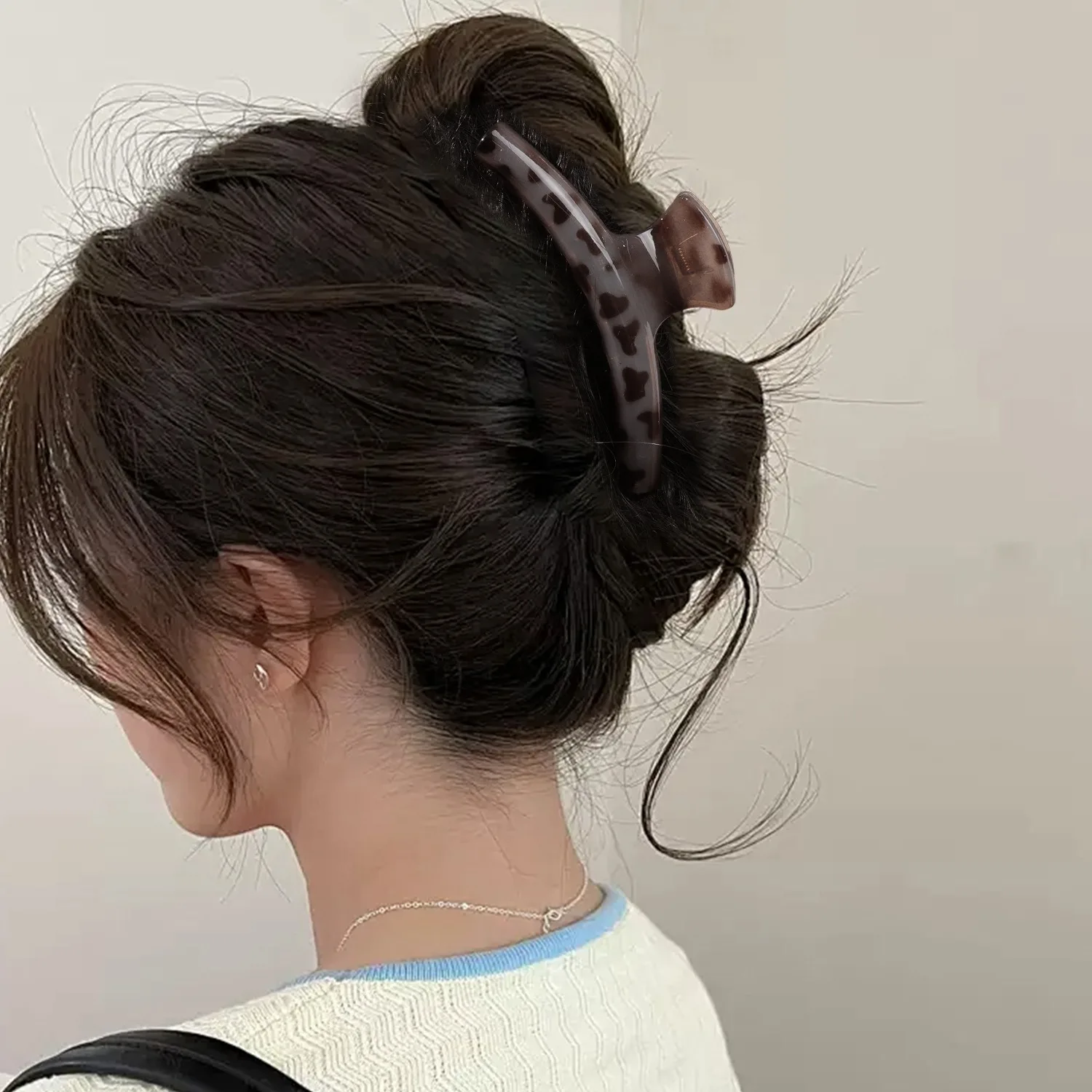 Leopard Print Hair Claw Clip Large Size HairAccessories Fashion Hair Clips for Women Stylish Shark Clip Hair Clips for Women