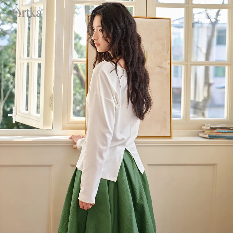 

ARTKA 2025 Spring New Women T-shirt Elegant Simple Modal Cotton Long Batwing Sleeve T-shirt Round-neck White T-shirt TA32051C