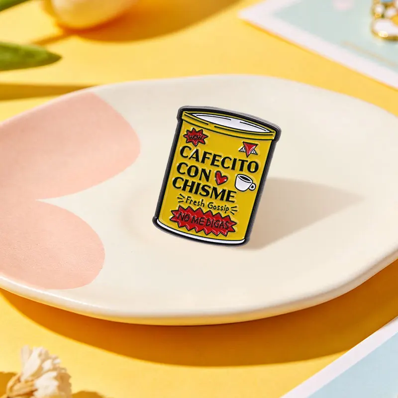 Cafecito Con Chisme Emaille-Anstecknadel Lustiger Spanischer Lateinamerikanischer Humor Kaffee Frische Gerüchte No Me Digas Brosche Reversnadel Modeschmuck Geschenk – Detail 6