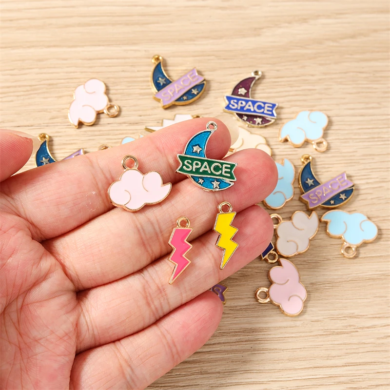 10 Stück niedliche, bunte Emaille-Anhänger in Form von Blitz, Mond und Wolken für die Schmuckherstellung, Ohrringe, Anhänger, Halsketten, DIY-Bastelarbeiten und Accessoires. – Detail 2