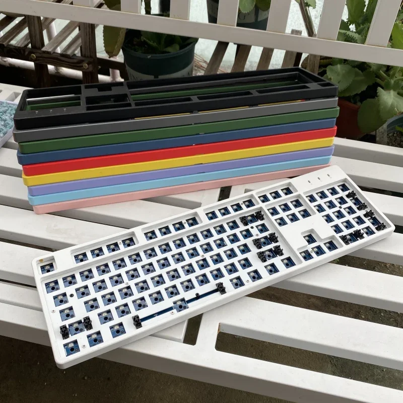 mechanical keyboard kit Custom 87/104 keys RGB axis base hot swap Single mode wired TYPEC wire separation magnetic top cover