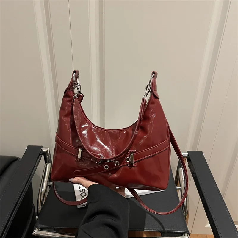 

Модные глянцевые женские сумки на плечо из искусственной кожи, нишевые повседневные универсальные женские сумки, простые однотонные женские сумки через плечо