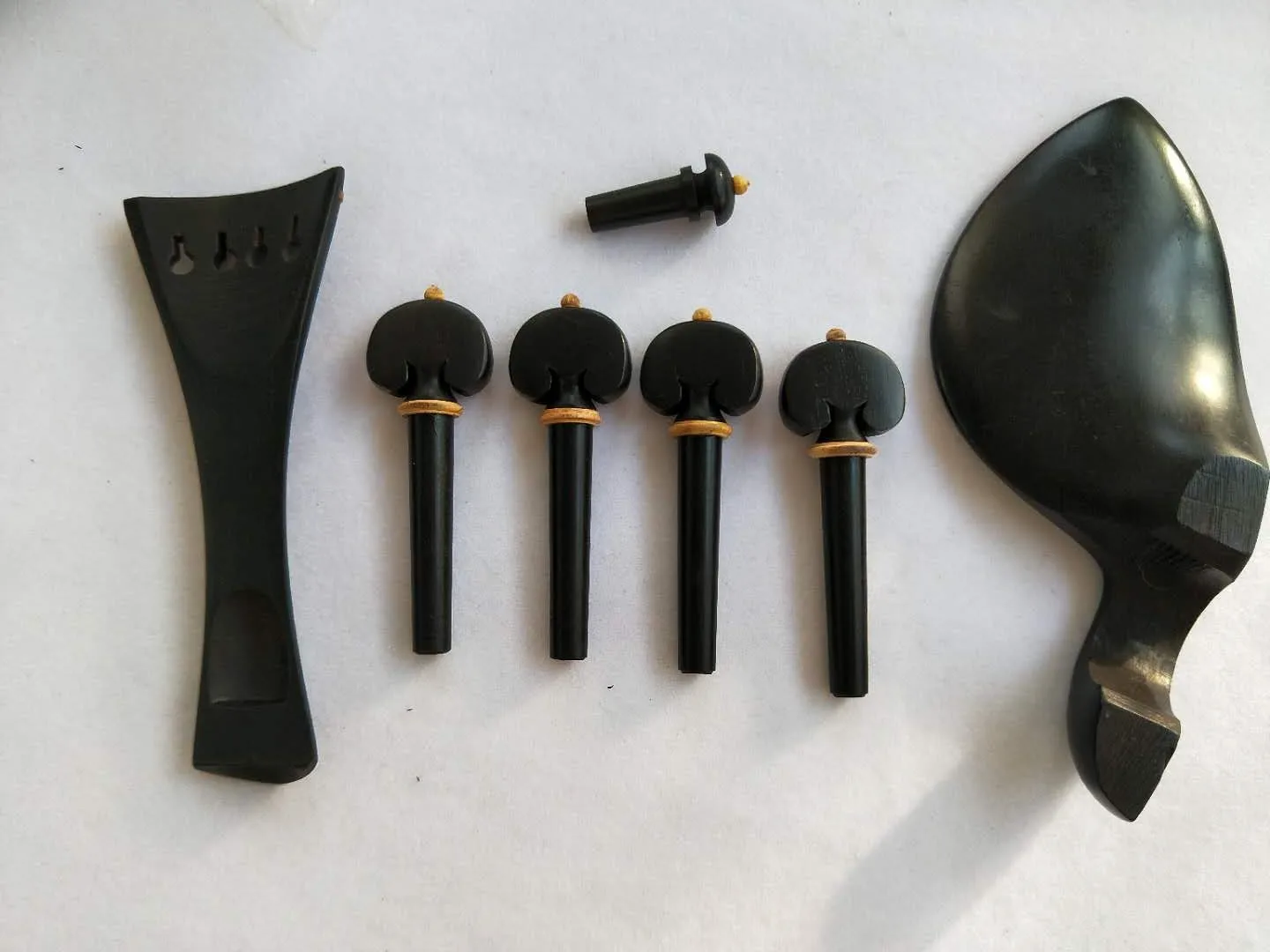 

1 Set Violin Accessory Ebony Tailpiece Pegs Chin Rest 4/4 without Drilled Holes