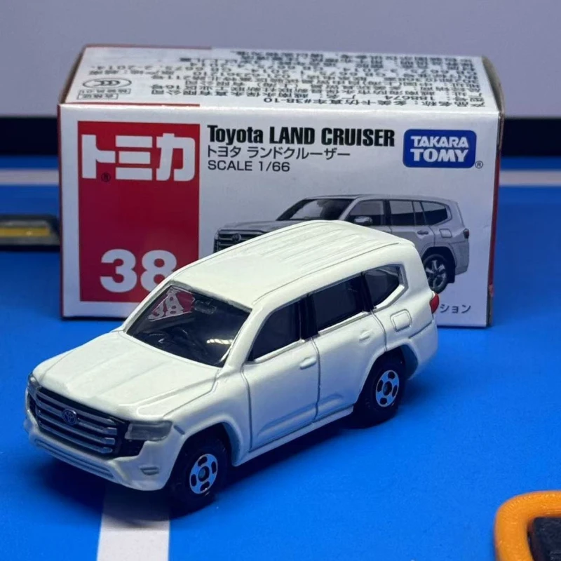 

TAKARA TOMY Tomica 1/66 Реалистичная модель автомобиля из сплава, красная, в белой коробке №38, Toyota Land Cruiser, белая, отличная игрушка-подарок для мальчиков