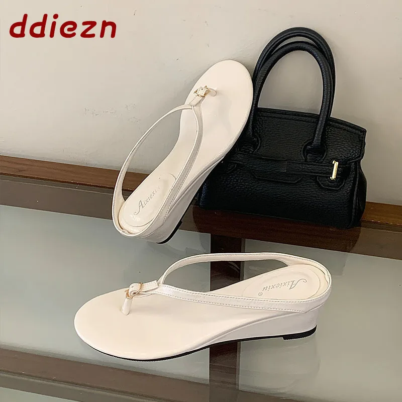 

Модные дизайнерские шлепанцы на танкетке для женщин, туфли на каблуке, новинка лета, женские сандалии с круглым носком, шлепанцы-слайды