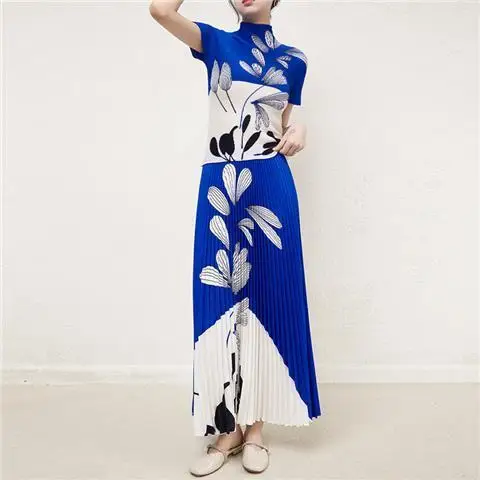 

Summer 2023 New Women's Wear Set High Grade Printed High Neck T-shirt Short Sleeve Top Dropped Half Skirt