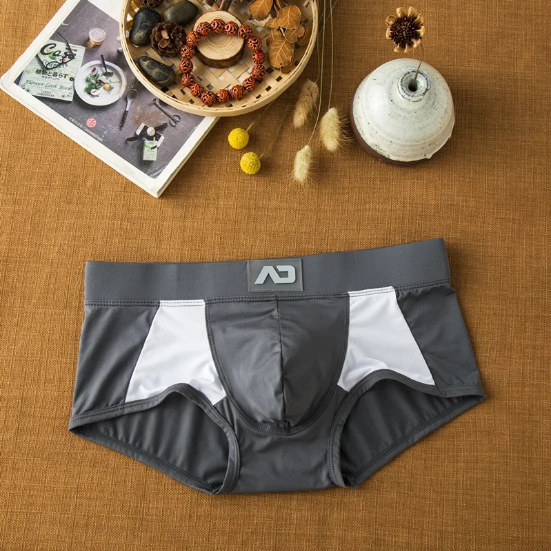 Men\'s flat-angle milk silk underwear comfortable and skin-friendly breathable silky smooth quick-drying low-rise boxers