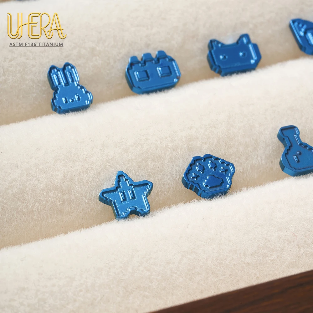 ASTM F136 G23 Titan Pixel Cartoon Labret Stud mit Innengewinde, eloxiert, für Tragus, Helix, Knorpel, Ohr, Lippe, Körperpiercing-Schmuck – Detail 5