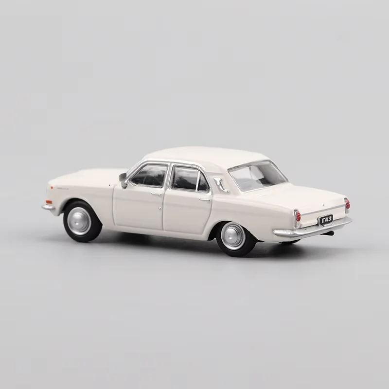 Perka 1:64 Scale GAZ-24 Volga Alloy Car Model Ornament Souvenir