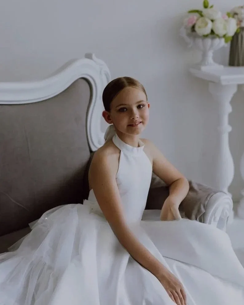 サテンベビーチュチュベビーガールズドレス、パーティーと結婚式用サテンフラワーガールドレス、ホルターブライズメイドガールウェディングドレス、アイボリー