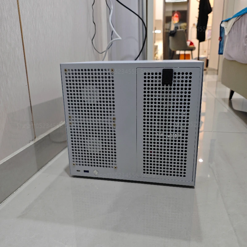 

Шасси Sagittarius с 8 байками и задней панелью, PCIe полной высоты MATX, одиночный контейнер с блоком питания ATX, хранилище AIO и UNRAID