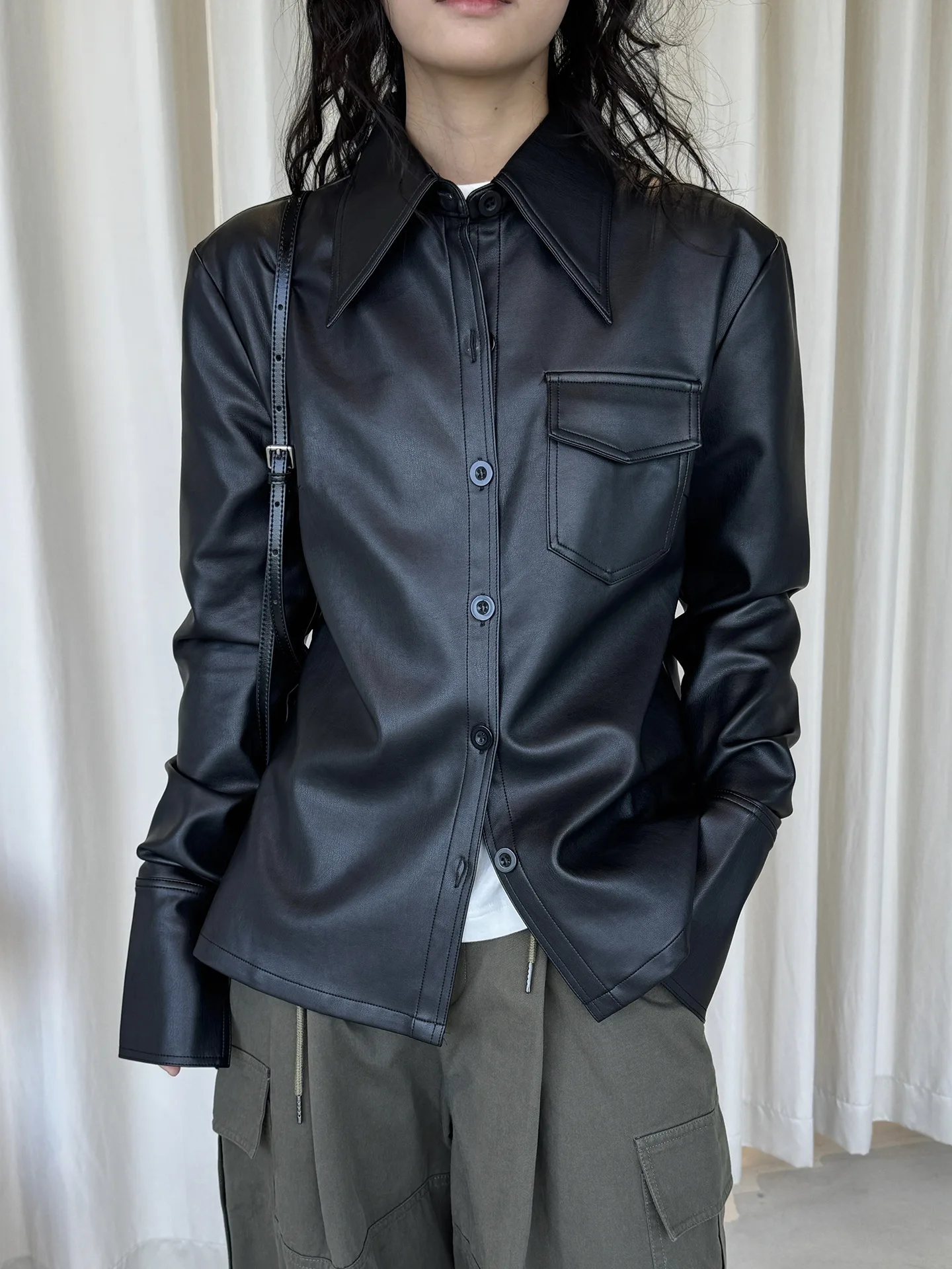 أوائل ربيع جديد على الطراز الكوري سترة جلدية PU ذات ياقة كبيرة عصرية فضفاضة للنساء #2