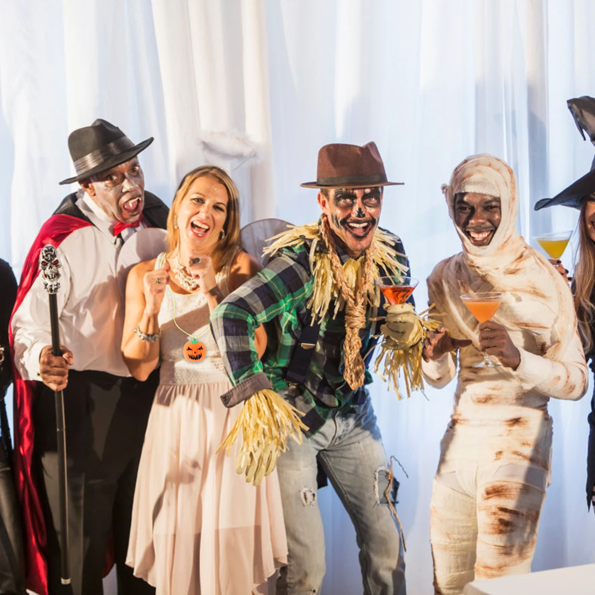 

4Pcs Pumpkin Pendant Flashing Necklace Halloween LED Necklace for Party Women Glowing Decor Pumpkin Pendant